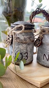 125K views · 2K reactions | Siga @diycomvivi Hoje tem uma ideia de decoração reaproveitando potinhos. Para essa ideia vou usar cimento queimado da @transfix_hobbyart nas cores Dark Grey e Larimar. Tinta metálica prata, betume, barbante, peça de MDF. . . . . . #upcycling #facavocemesmo #tutorial #feitoamao #feitocomamor #passoapasso #manualidades #artesanatocriativo #artesanato #casadecorada #casa #decoração #decor #artesanal #reuse #recignificar # | Diy com Vivi | Facebook