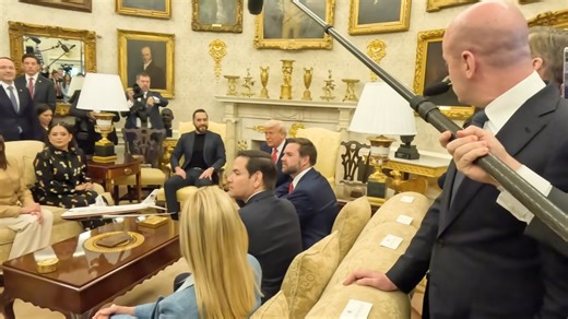 “That's why nobody watches you anymore” Trump explodes at CNN inside the Oval Office