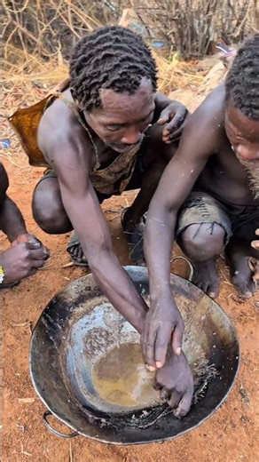 Wow That's Amazing delicious food This is how hadzabe survive in forest#hadzabetribe #villagelife