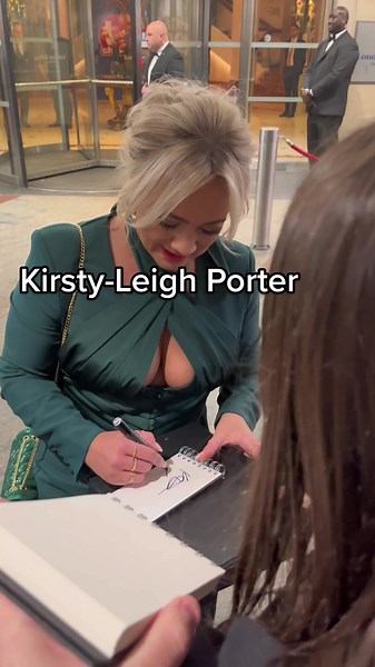 TV Choice Awards - 14.11.22 #kirstyleighporter #hollyoaks #tvchoiceawards #slautographs