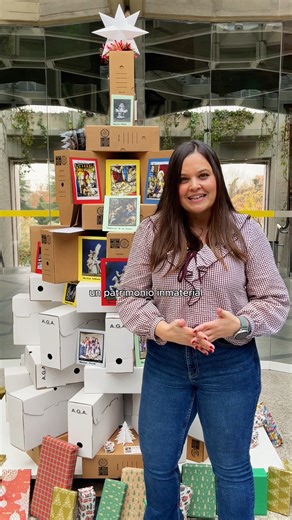 🎄¿Cómo eran antiguamente los mercadillos navideños? 📸 Gracias a nuestra Fototeca, rescatamos escenas y tradiciones que explican cómo hemos llegado hasta las celebraciones que conocemos hoy. 🌟Los mercadillos no son solo luces y compras: son memoria, cultura y Patrimonio Inmaterial vivo. 🎞️ Todo esto está documentado en nuestros archivos, con fondos históricos como los de Luis Agromayor, el conde de Polentinos y Otto Wunderlich. ¡Felices fiestas! | IPCE. Instituto del Patrimonio Cultural de Es