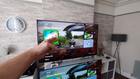 OLED vs QLED with Fortnite on Xbox One X Visuals Gameplay and Input Lag Compared