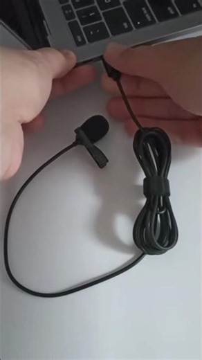 Unplug the USB-C clip-on lavalier microphone from type C port after using on Apple MacBook #shorts