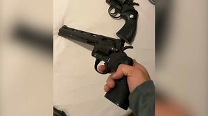 ENQUÊTE - Fusils d'assaut, revolvers... d'où viennent les armes illégales en France ?