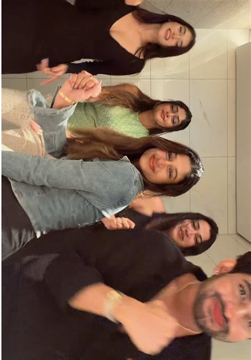 Eka paratama form wena api @Nilu Senanayake @Dewmi_neranjana @yash fernandesz @vimu