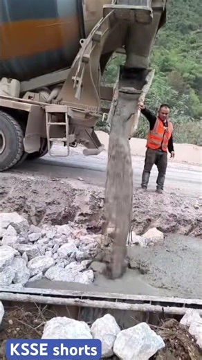 Rock-Filled Retaining Walls: Smart Construction Techniques 🪨🏗️ #RetainingWall #CivilEngineering