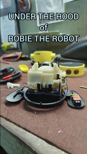 Inside Action of a Vintage 80s Robot