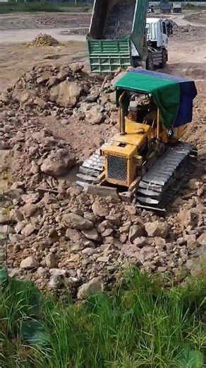Mitsubishi BD2F Dozer​ Pushing Stone Land 2300#shorts