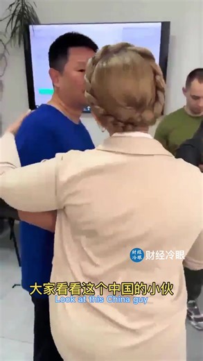 无惧俄粉抹黑，中国博士帅小伙成乌战英雄！和总统拥抱！Chinese PhD student becomes a hero in the Ukraine war.