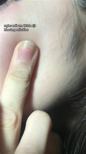 Xịt Khoáng Mistine: Bước Đệm Hoàn Hảo Cho Trang Điểm