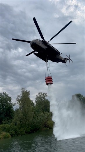 Training for the case of fire🔥💦German Air Force CH-53GS Helicopter #ch53 #helicopter #germany