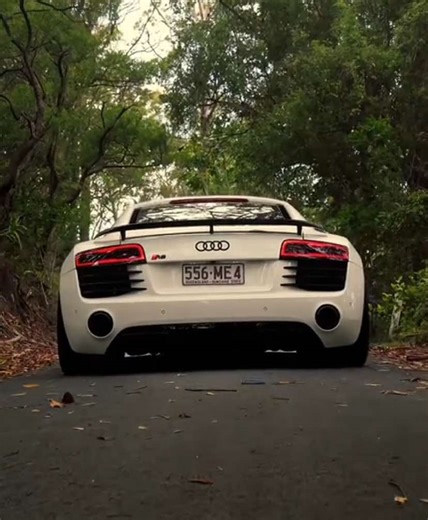 Exploring the Audi R8 Experience