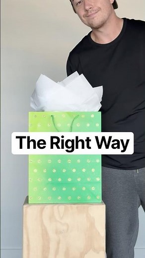 How to put tissue paper in a gift bag (tutorial)