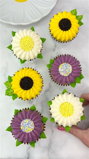 1.7M views · 11K reactions | Spring Cupcake Decorating Idea: Use your Wilton Sultan Piping Tip, Leaf Tip 352, and some sprinkles to make easy daisy, sun flower, and other spring-inspired flower cupcakes! 療 | Wilton Cake Decorating | Facebook