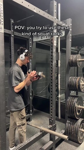 Using Squat Racks: Tips and Tricks for Gym Goers