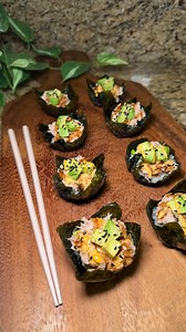Crispy Tuna Sushi Cups 🍣🥢 I kept seeing these all over my feed… so I had to try the viral recipe in my own little way. Ingredients For the Cups: • Seaweed sheets (nori), cut into rectangles • 1 cup cooked sushi rice For the Tuna Filling: • 1 can tuna, drained • 1–2 tbsp mayo • A squeeze of lemon • A little sriracha or sriracha aioli • 1 green onion, thinly sliced • Pinch of salt & pepper Toppings: • Avocado cubes • Notoko (or any spicy sauce you love) • Extra aioli • Sesame seeds black seeds ⸻