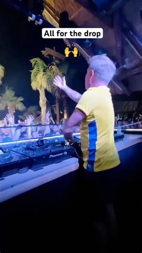 All that for the drop! 🙌 pauloakenfold #thedrop