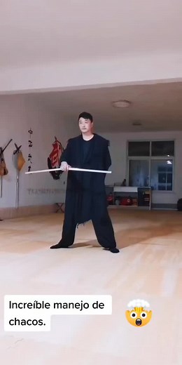 Increíble manejo de chacos en kung fu