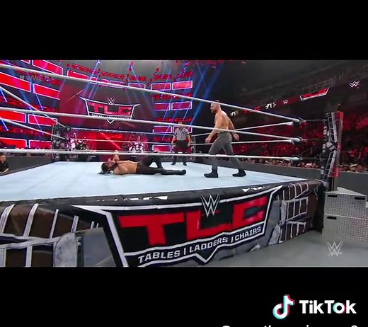 Dean Ambrose vs Seth Rollins: WWE 2018 Showdown Highlights