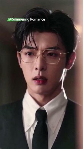 ❤️‍🔥She slipped on the floor; he caught her just in time #ASimmeringRomance #iQIYIMalaysia