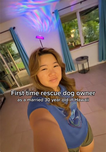 In our head getting into the crate was to show her that it's fun to hang out it and I think it worked? lol We're also feeding her in there now because we want her to associate it with positive things. Our biggest concern is that she's chewing everything (but luckily doesn't eat it) and we don't want her biting something that could hurt her. #hawaii #hawaiilife #vlog #adayinmylife #dogsoftiktok