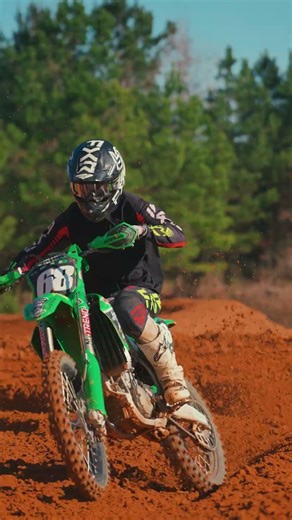 Rate the turn—who did it best? Drop your pick in the comments. ⬇️