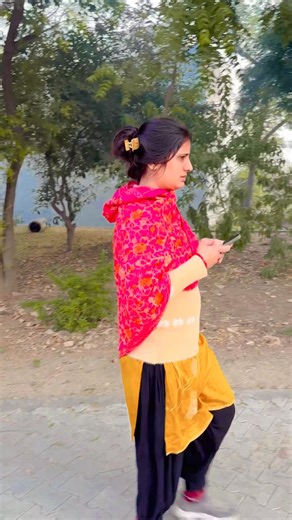 Prabha Chaudhary on Instagram: "Hey Prabhu ye kya hua #comedy #fyp #reels #viral #trending #village"