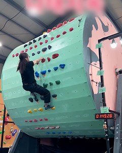 2.9M views · 8.9K reactions | This rock climbing wall rotates without using electricity 輪‍♀️ | UNILAD Tech | Facebook