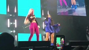 Iggy Azalea y Demi Lovato cantando “Savior” | LOVATOLANDIA