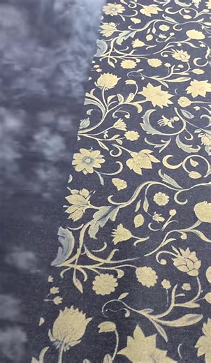 こんなプリント技術、見たことありますか？ ✨インクも使わず、直接“レーザー”で生地に模様を刻みます！ 従来のプリントよりも鮮明で立体感があり、しかも環境にやさしい♻️ #レーザープリント #生地工場 #テキスタイル加工 #レーザー彫刻 #高級オーダーメイド