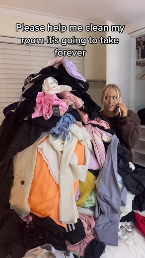 Is your room messy or clean atm!? 😜 Ours are both in the process of being cleaned and re organised! #likeigiveashit #yousay #twins #cleaning #messy