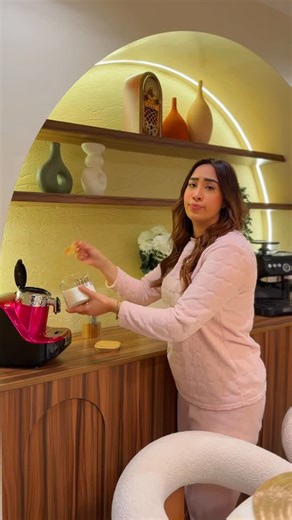 ‎Amal Reda | أمال رضا‎ on Instagram‎: "⁨ ⁨ لو جوزك مش هيخرجك في راس السنه متتطبخلهوش 😒 . ✨ ليلة رأس السنة ٢٠٢٦ - الإسكندرية ✨ احتفلوا بليلة رأس السنة بتجربة مميزة: 🔥 عرض حيّ من تقديم: نيكول سابا - نانيتا - سافيناز 🍽️ عشاء 🥂 طاولات لكبار الشخصيات متوفرة 🎶 موسيقى - عرض - احتفال 📅 ٣١/١٢/٢٠٢٥ 📍الإسكندرية ⚠️ عدد التذاكر محدود 📱 احجز الآن: ٠١٠٤٤١٢٤٤١٣ / ٠١٠٠٠٧٧٤٤٤٥ ‪‪@new.downtown_mall‬‬⁩⁩"‎