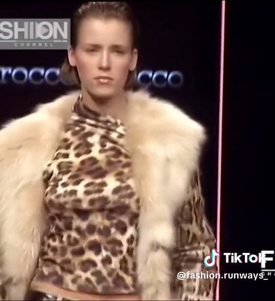Roccobarocco Fall Winter 2002 Runway Fashion Show