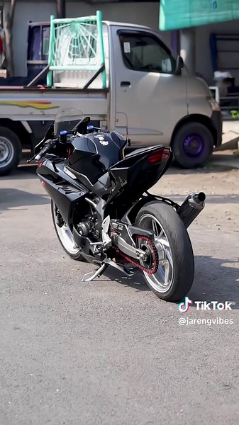 Cinematic Video of the Honda CBR250RR Performance