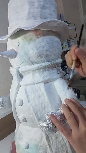 3.4M views · 32K reactions | DIY paper mache snowman. . Balonlardan kardan adam yapımı. . Abonelere Özel ! Kardan Adam nasıl yapılır hakkında aboneler özel hikâyemde,öne çıkarmada adım adım paylaştım. Not:Videoların görünme süresi 1 aydır! . . . #snowman #diy #kendinyapprojeleri #papermache #papercrafts #kardanadam #cottonwool #letitsnow #winterwonderland | halinayilmaz | Facebook