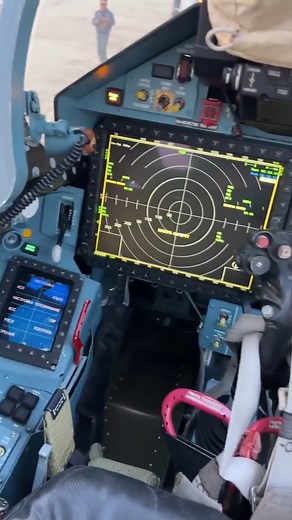 A look inside of the SU-35 cockpit 🧐 | Aviation Addicts