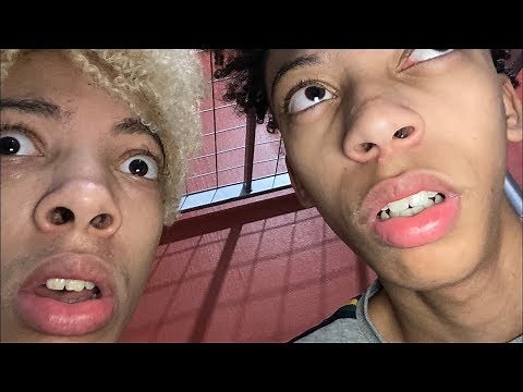 ADAM LE RIGOLOW - LE PSYCHOPATHE DE L'HÔTEL !