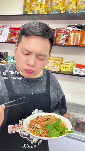 Gỏi Gà Trộn Sốt Mơ Tía Tô: Hương Vị Đậm Đà