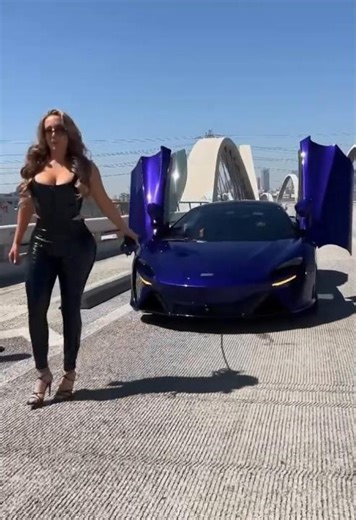 Or Something? 💦 #cargirl #mclaren #walking #modelcars