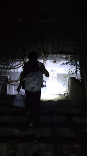 SPENDING A NIGHT ON A HAUNTED HOUSE