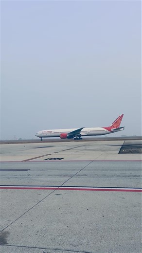 AIRINDIA BOIENG 777🥶DOCKING TOWARDS RUNWAY @AirIndiaOfficialAI #shorts #viral #trending #ytshorts