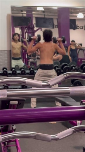 Guy tries to get lunk alarm at planet fitness