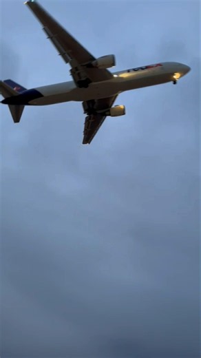 FedEx Express Boeing 767 landing at Cleveland Hopkins #shorts #aviation #plane