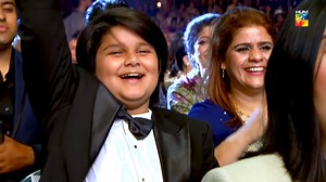 622K views · 10K reactions | BEST MOMENTS OF #KASHMIRHUMAWARDS | Sami Khan, DJ from Suno Chanda is everyone's favorite. Houston loves him! Kashmir 7th HUM Awards, presented by Kashmir Cooking Oil and Banaspati, Digitally powered by #SingerPakistan, Digital snack partner TUC - #HalkiPhulkiBhook | HUM Awards | Facebook