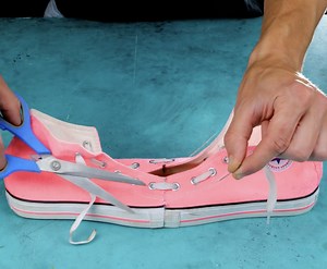 29K views · 76 reactions | These Sneaker DIY Ideas Will Totally Change the Way You See Old Shoes | 5-Minute Recycle | Facebook