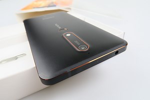 Nokia 6.1 Unboxing: Preia accentele lui Nokia 7 Plus, trece la Snapdragon-ul cel bun (Video)
