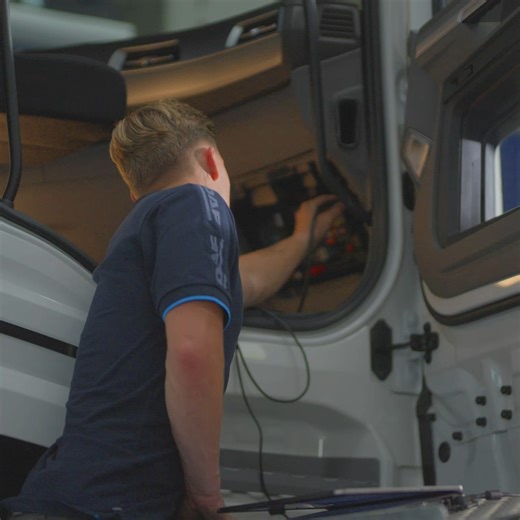 1.9K views · 39 reactions | Avec le développement des ventes de DAF Electric, les techniciens DAF pourront bientôt réaliser l'entretien de ces merveilles technologiques ! Si vous voulez entrer dans le nouveau monde Electrique, devenez technicien DAF si vous vous sentez " MADE FOR DAF " #MADEFORDAF | DAF Trucks France | Facebook