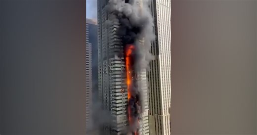 Impactante incendio en un rascacielos de Dubái: más de tres mil habitantes de la torre fueron evacuados