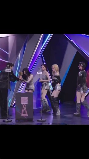 babymomo receives fan choice award at mam 2025 #kpop #mama #babymonster #viral #trending