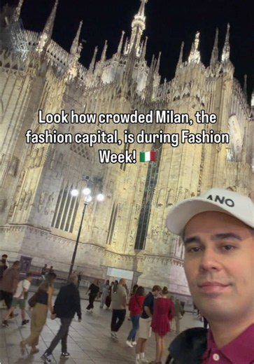 Welcome to Milan, the fashion capital of the world. 🖤🇮🇹 For tips and recommendations visit my website 👉🏻 jonathandimilano.com #MilanFashionWeek #Milano #FashionWeek #Milan #italy